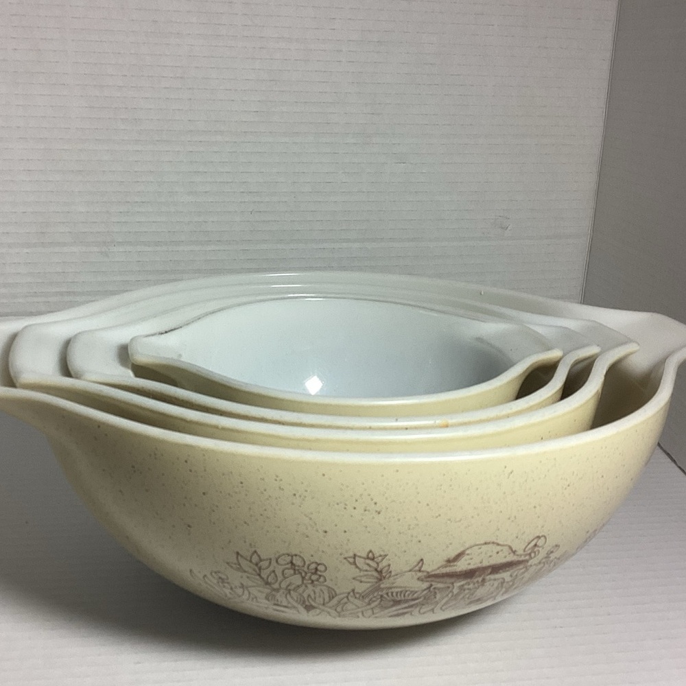 Vintage Mixing Bowl Set with Floral Design